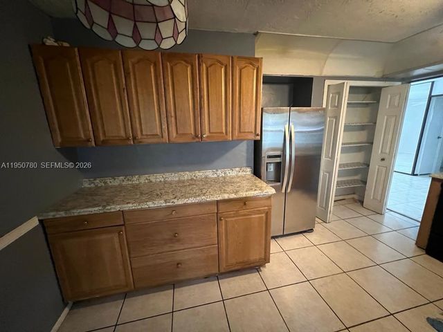 8341 NW 25th St, Sunrise, FL 33322