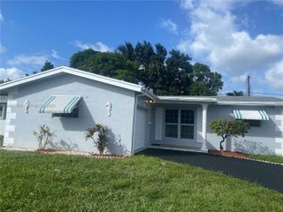 8341 NW 25th St, Sunrise, FL 33322