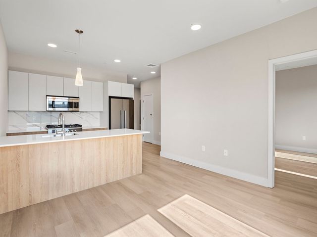 249 Corey Rd 401, Boston, MA 02135