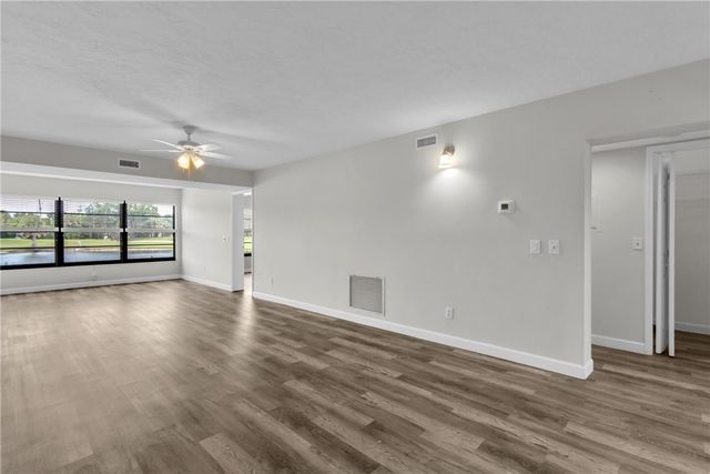 22 Plantation Drive 106, Vero Beach, FL 32966