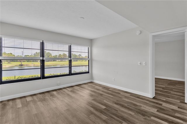 22 Plantation Drive 106, Vero Beach, FL 32966