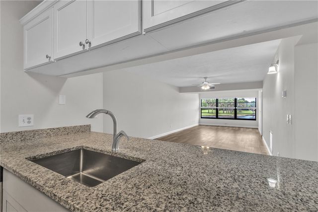22 Plantation Drive 106, Vero Beach, FL 32966