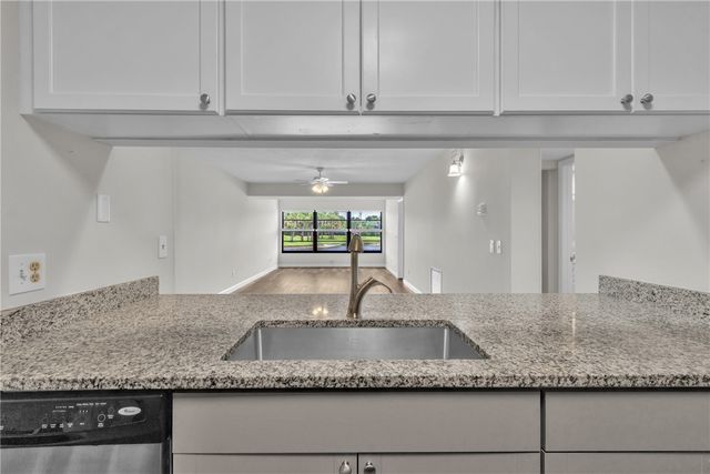 22 Plantation Drive 106, Vero Beach, FL 32966