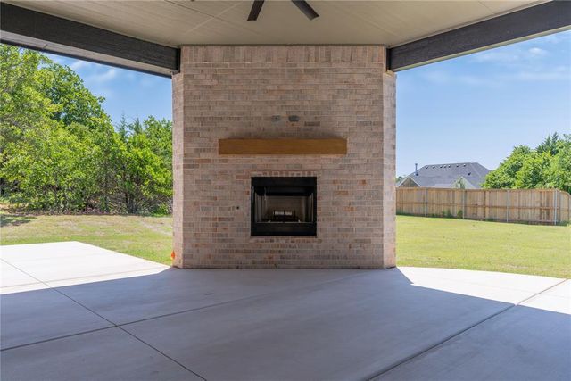 7901 Stagecoach Circle, Arcadia, OK 73007