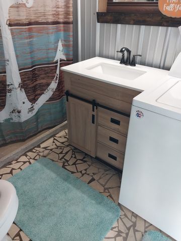 1008 Wc Pickett, Clifton, TN 38425