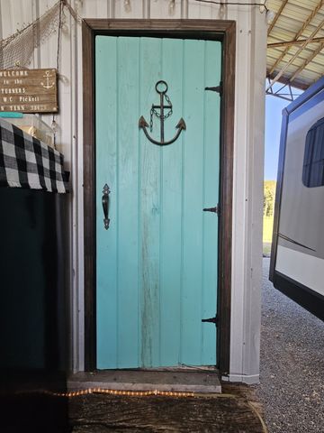 1008 Wc Pickett, Clifton, TN 38425