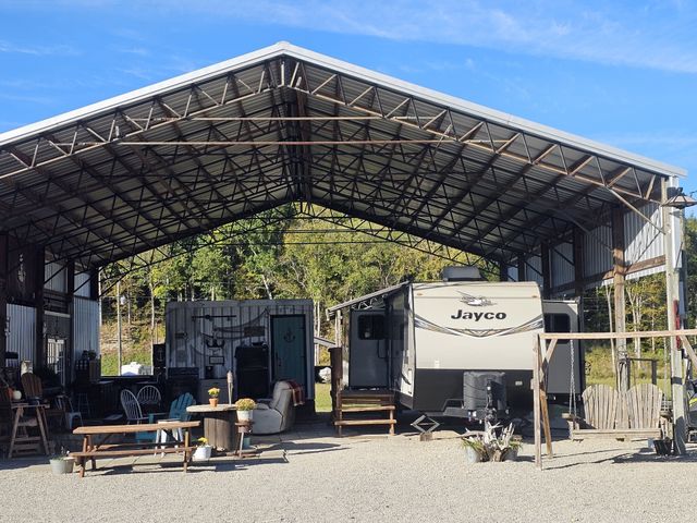 1008 Wc Pickett, Clifton, TN 38425