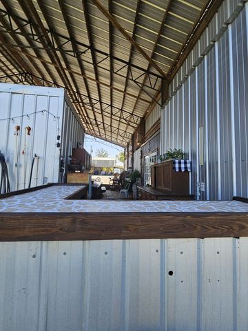 1008 Wc Pickett, Clifton, TN 38425