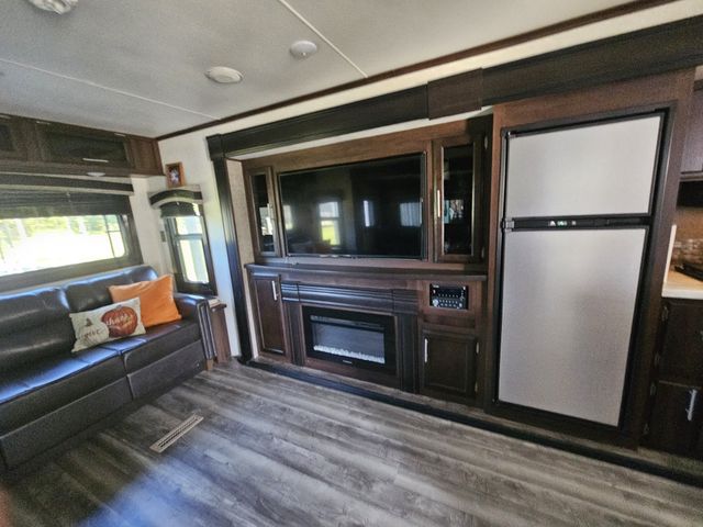 1008 Wc Pickett, Clifton, TN 38425