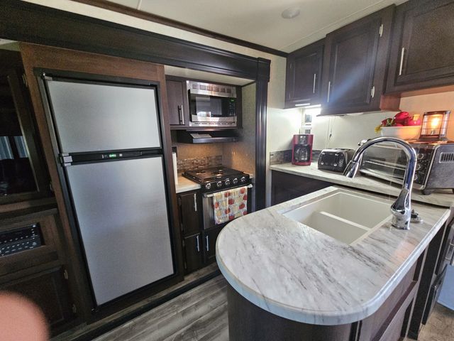 1008 Wc Pickett, Clifton, TN 38425