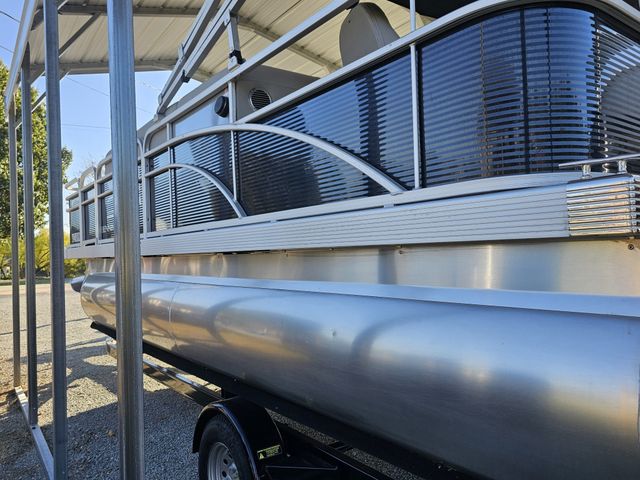 1008 Wc Pickett, Clifton, TN 38425