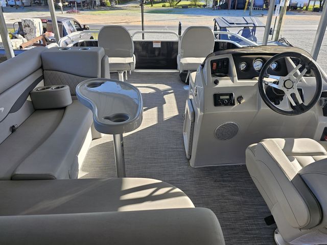 1008 Wc Pickett, Clifton, TN 38425