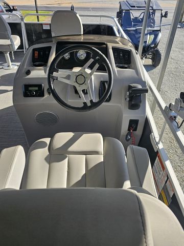 1008 Wc Pickett, Clifton, TN 38425