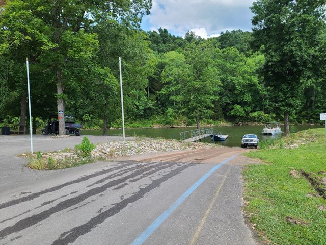 1008 Wc Pickett, Clifton, TN 38425