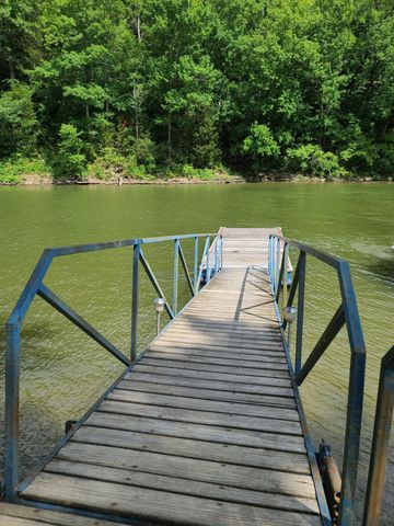 1008 Wc Pickett, Clifton, TN 38425