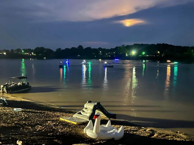 1008 Wc Pickett, Clifton, TN 38425