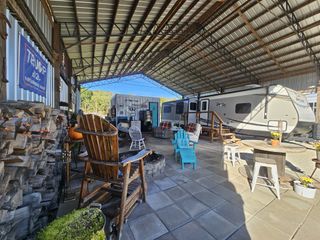 1008 Wc Pickett, Clifton, TN 38425