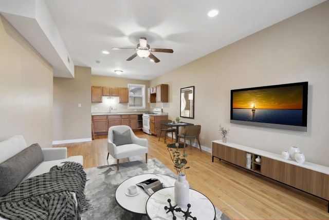 4522 S Calumet Avenue, Chicago, IL 60653