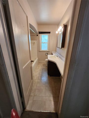 4437 Washington Street, Wayne, MI 48184
