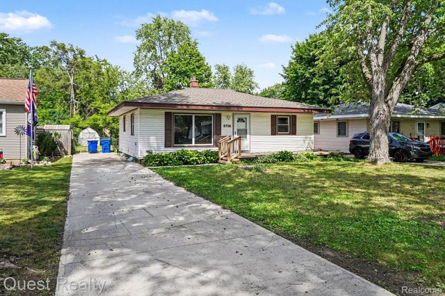 6736 Cloverton Drive, Waterford Charter Township, MI 48329