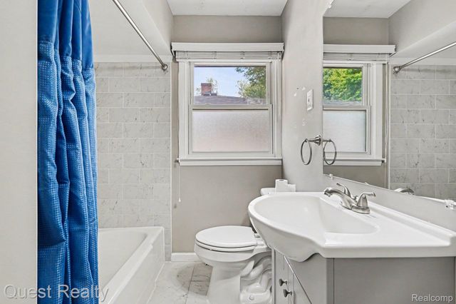 6736 Cloverton Drive, Waterford Charter Township, MI 48329