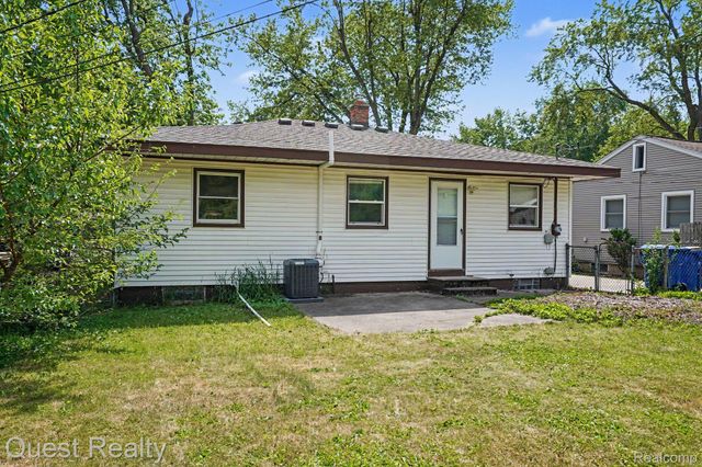 6736 Cloverton Drive, Waterford Charter Township, MI 48329