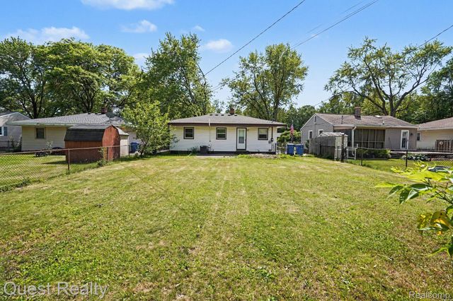 6736 Cloverton Drive, Waterford Charter Township, MI 48329