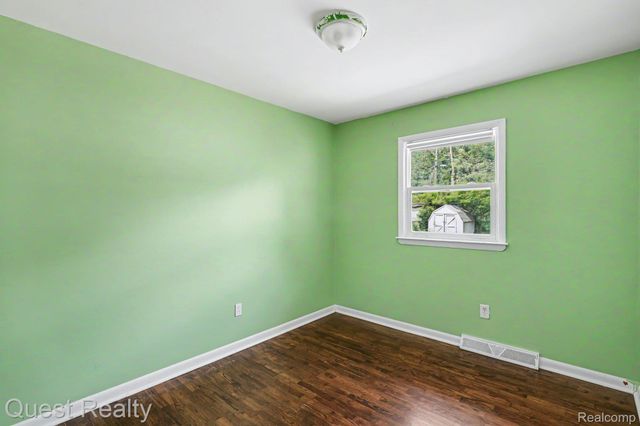 6736 Cloverton Drive, Waterford Charter Township, MI 48329