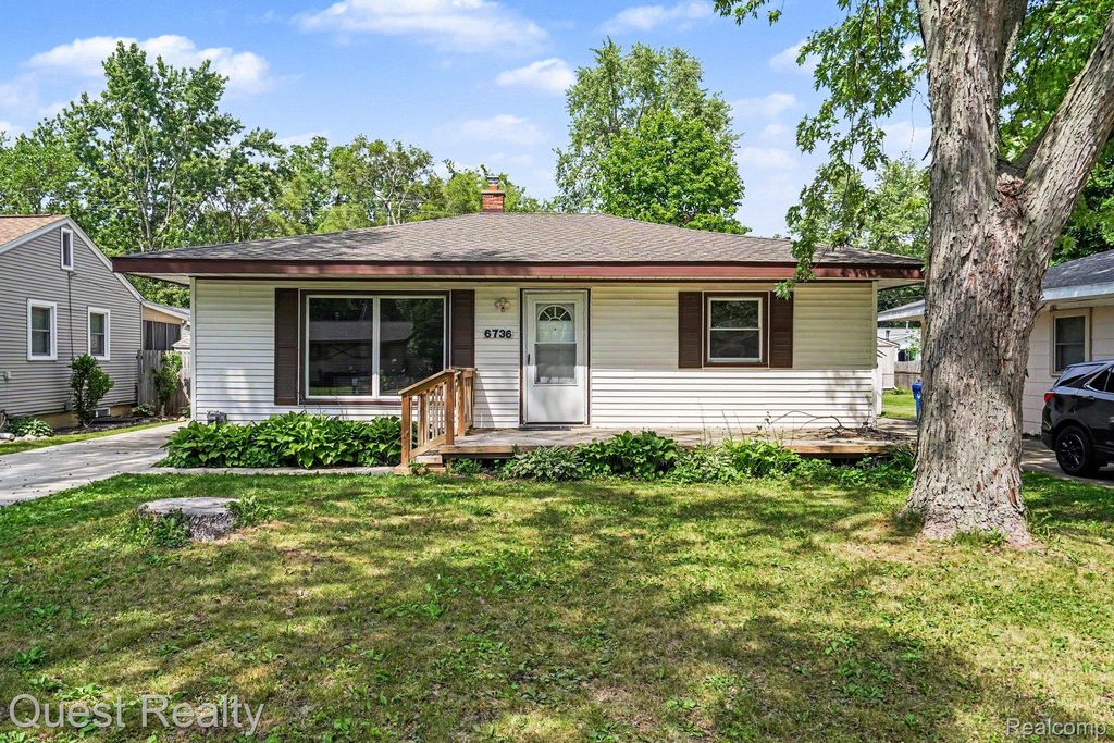 6736 Cloverton Drive, Waterford Charter Township, MI 48329