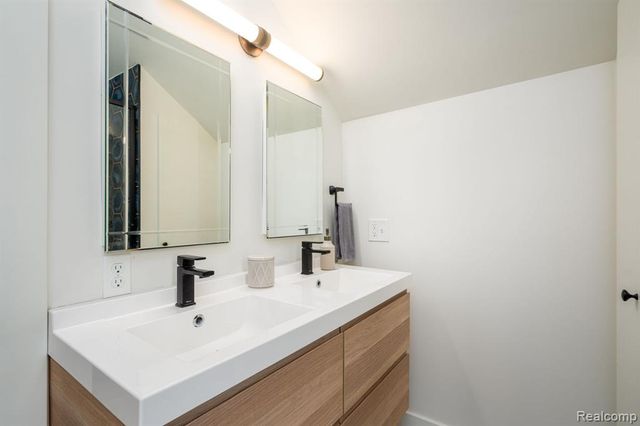 322 N 2nd Street, Grand Haven, MI 49417