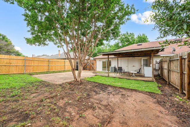 2911 Post Oak Drive, Euless, TX 76039
