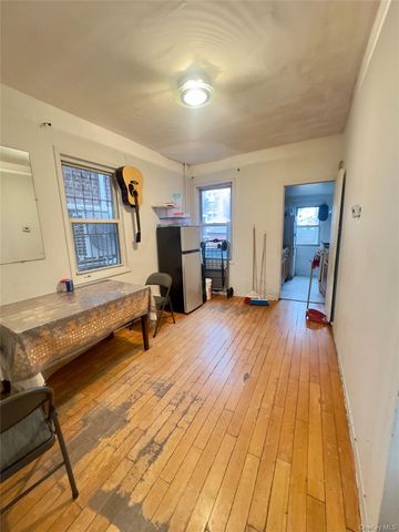 10460 Roosevelt Avenue, Corona, NY 11368