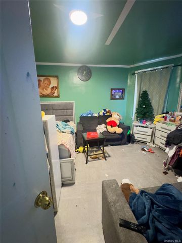 10460 Roosevelt Avenue, Corona, NY 11368