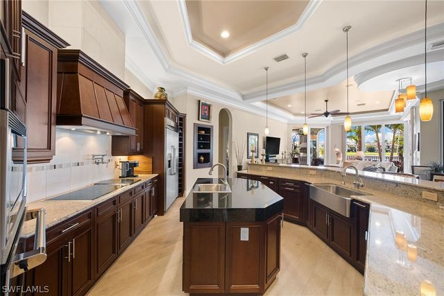 7542 Snead CT, Naples, FL 34113