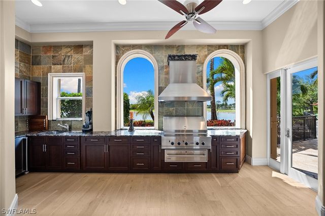 7542 Snead CT, Naples, FL 34113