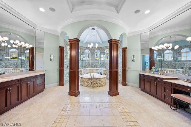 7542 Snead CT, Naples, FL 34113