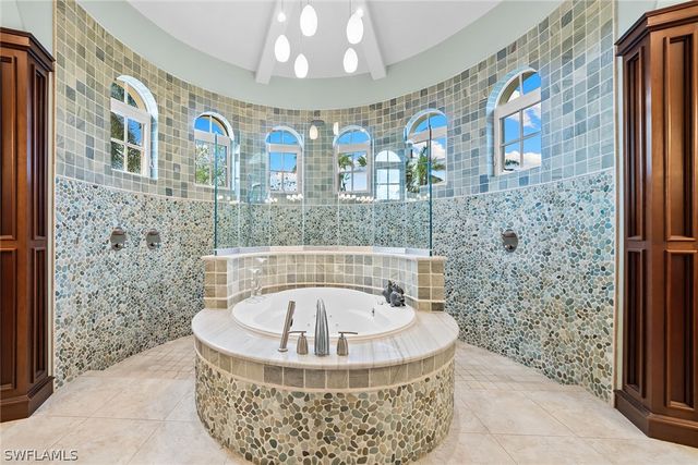 7542 Snead CT, Naples, FL 34113