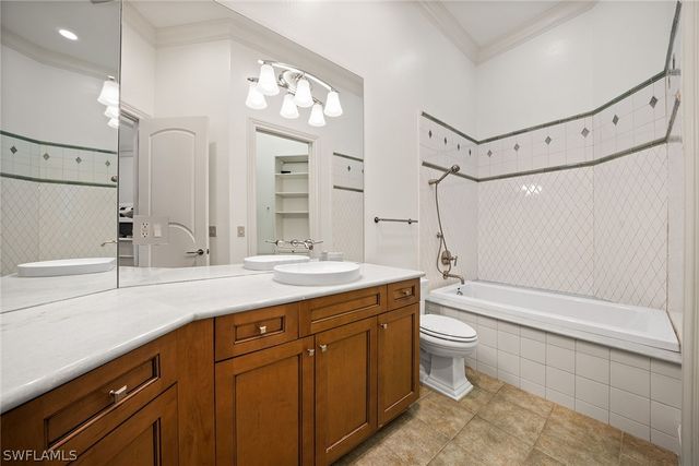 7542 Snead CT, Naples, FL 34113