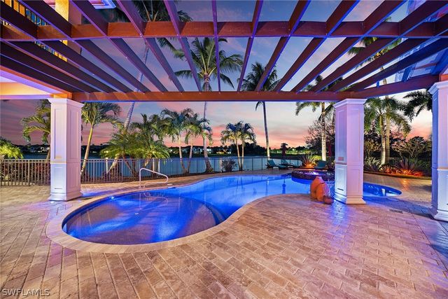 7542 Snead CT, Naples, FL 34113