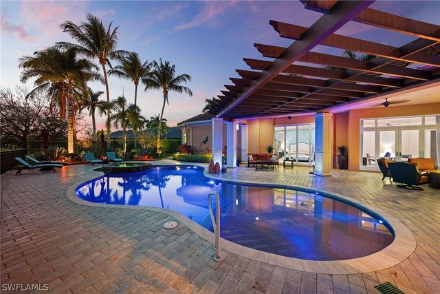 7542 Snead CT, Naples, FL 34113