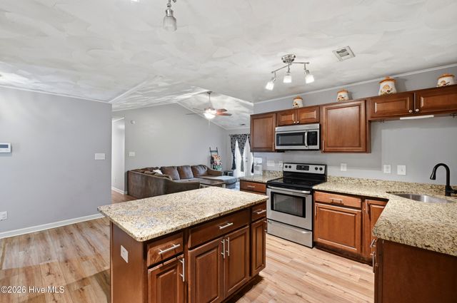 715 Stonewall Avenue, Jacksonville, NC 28540