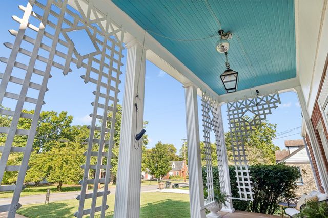 1310 Riverwood Dr, Nashville, TN 37216
