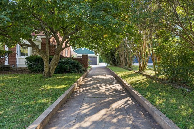 1310 Riverwood Dr, Nashville, TN 37216