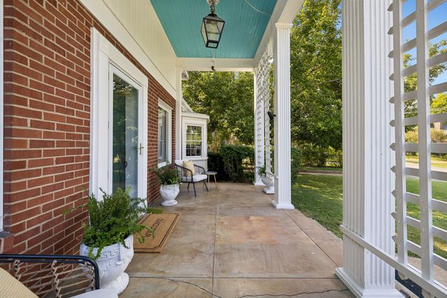 1310 Riverwood Dr, Nashville, TN 37216