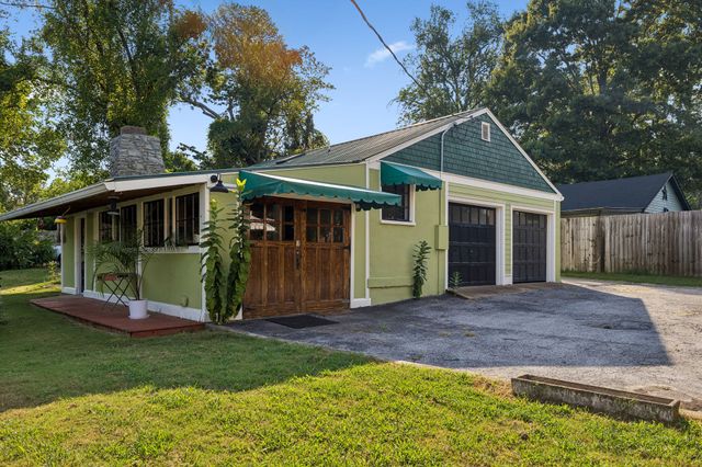1310 Riverwood Dr, Nashville, TN 37216
