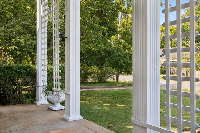 1310 Riverwood Dr, Nashville, TN 37216