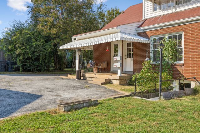 1310 Riverwood Dr, Nashville, TN 37216