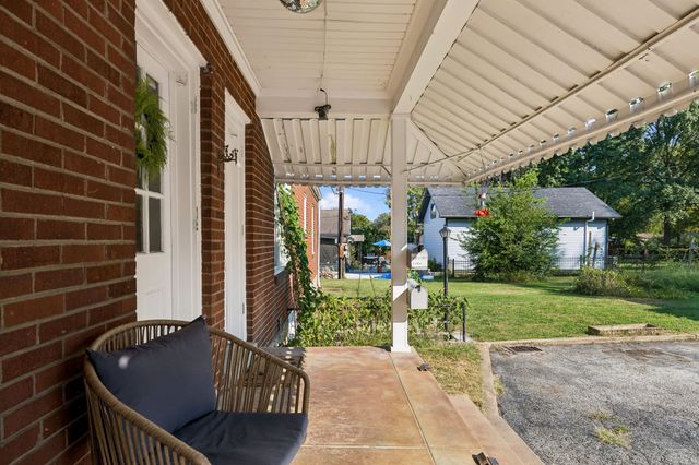 1310 Riverwood Dr, Nashville, TN 37216