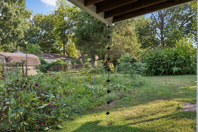 1310 Riverwood Dr, Nashville, TN 37216