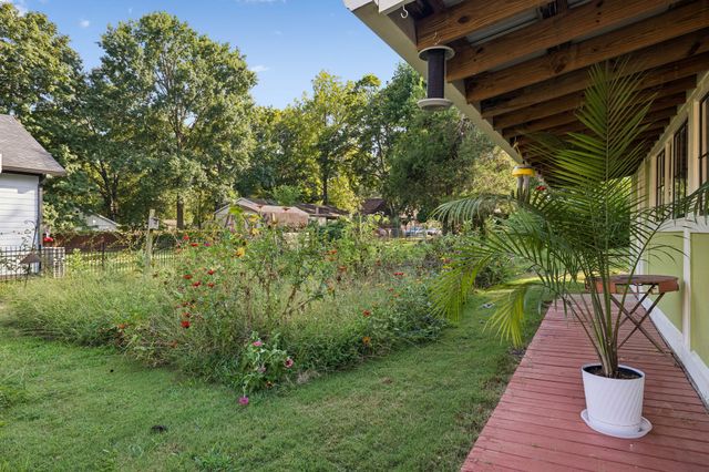1310 Riverwood Dr, Nashville, TN 37216